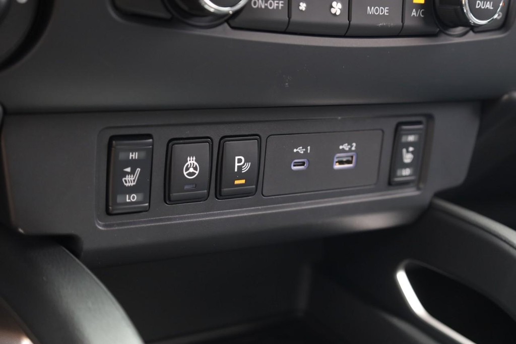 Nissan Frontier Vehicle Full-screen Gallery Image 14