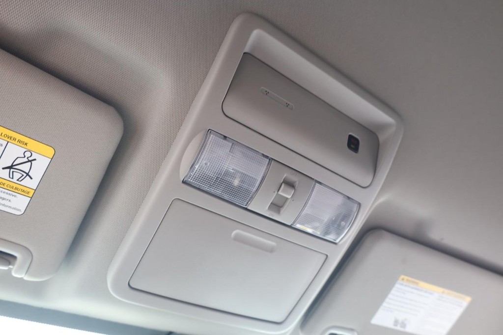 Nissan Frontier Vehicle Full-screen Gallery Image 16
