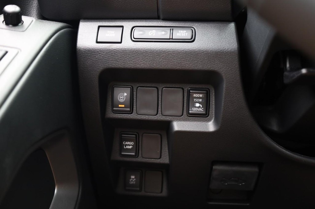 Nissan Frontier Vehicle Full-screen Gallery Image 18