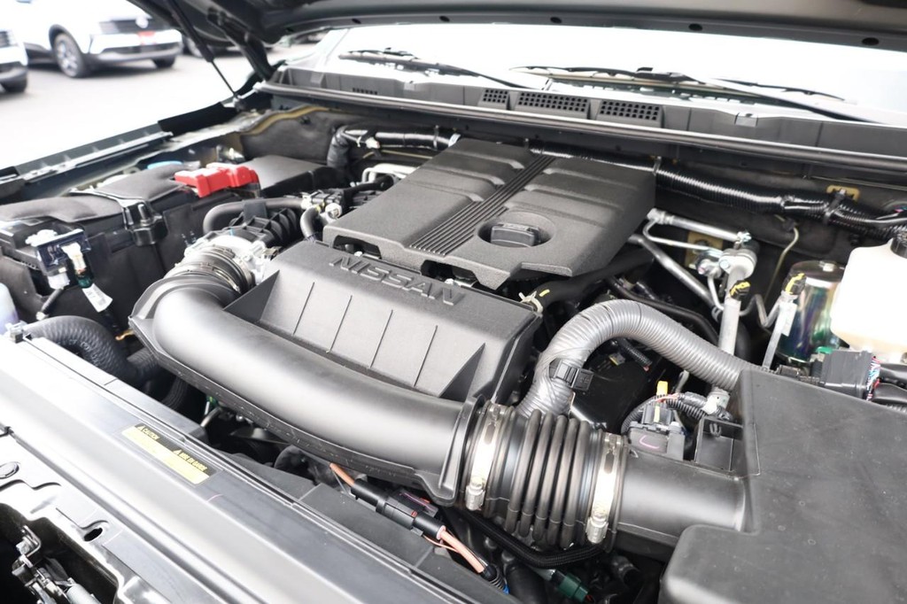 Nissan Frontier Vehicle Full-screen Gallery Image 24