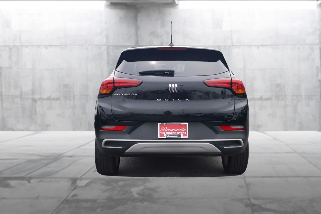 Buick Encore GX Vehicle Full-screen Gallery Image 6