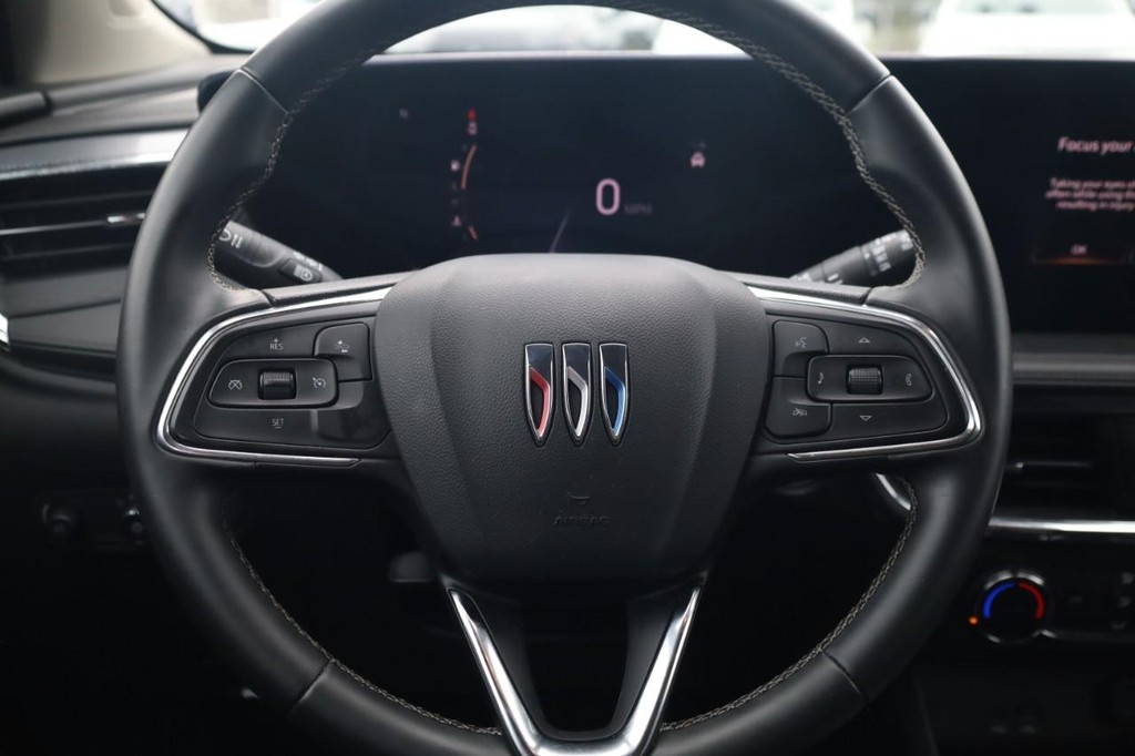 Buick Encore GX Vehicle Full-screen Gallery Image 8