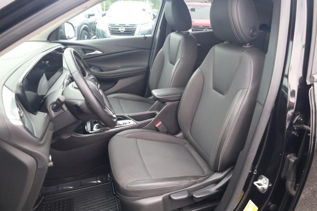 Buick Encore GX Vehicle Full-screen Gallery Image 18
