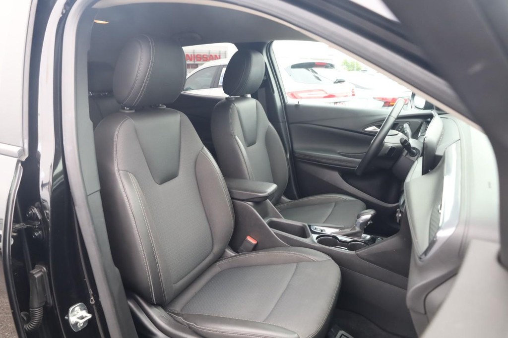Buick Encore GX Vehicle Full-screen Gallery Image 19