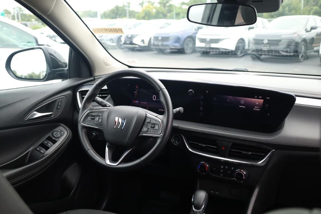 Buick Encore GX Vehicle Full-screen Gallery Image 21
