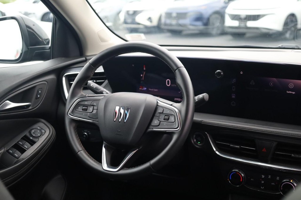 Buick Encore GX Vehicle Full-screen Gallery Image 22