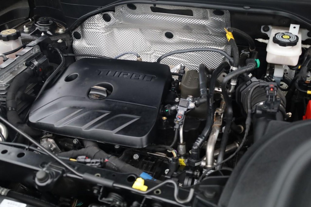 Buick Encore GX Vehicle Full-screen Gallery Image 24