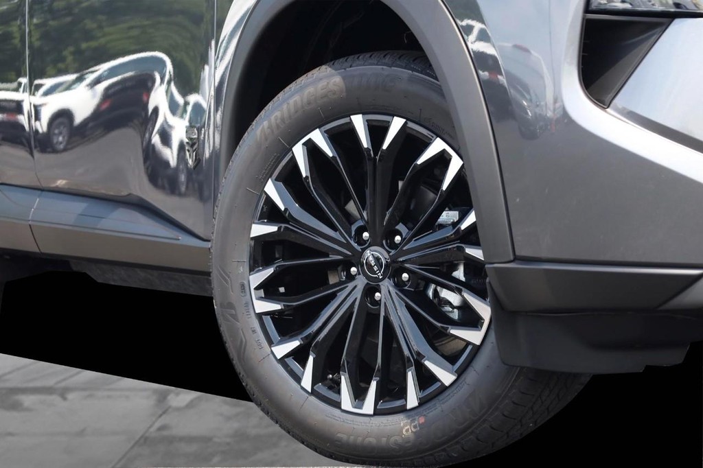 Nissan Rogue Vehicle Image 03