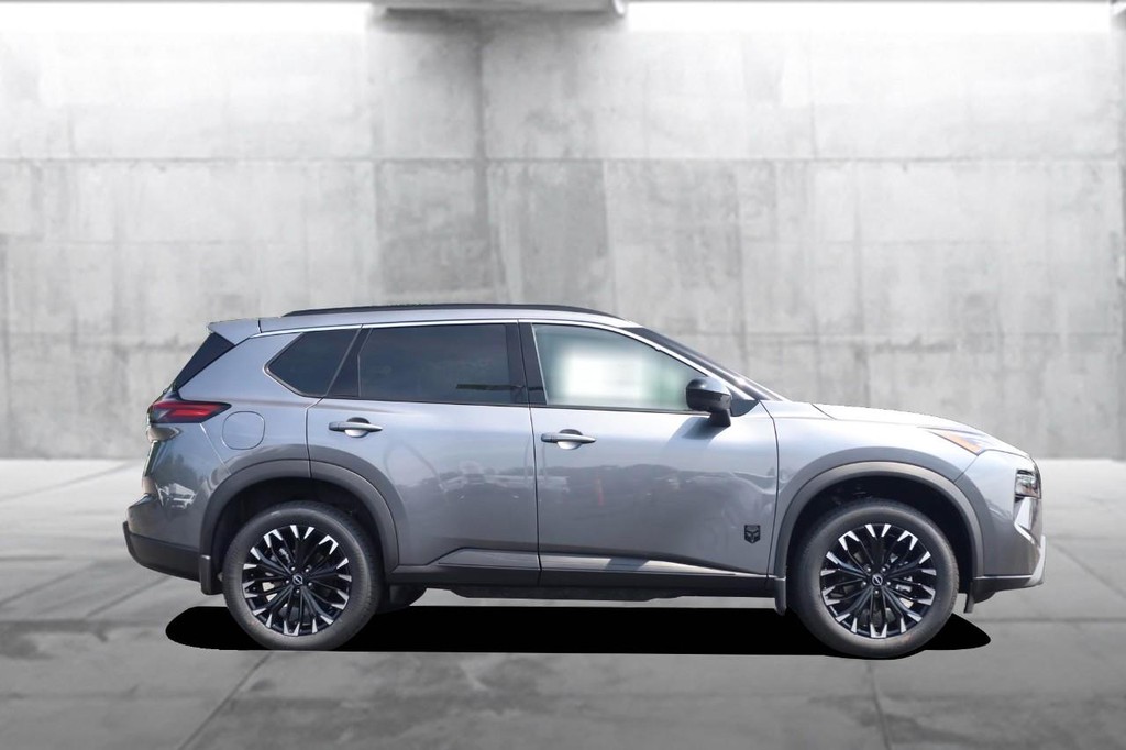 Nissan Rogue Vehicle Image 05