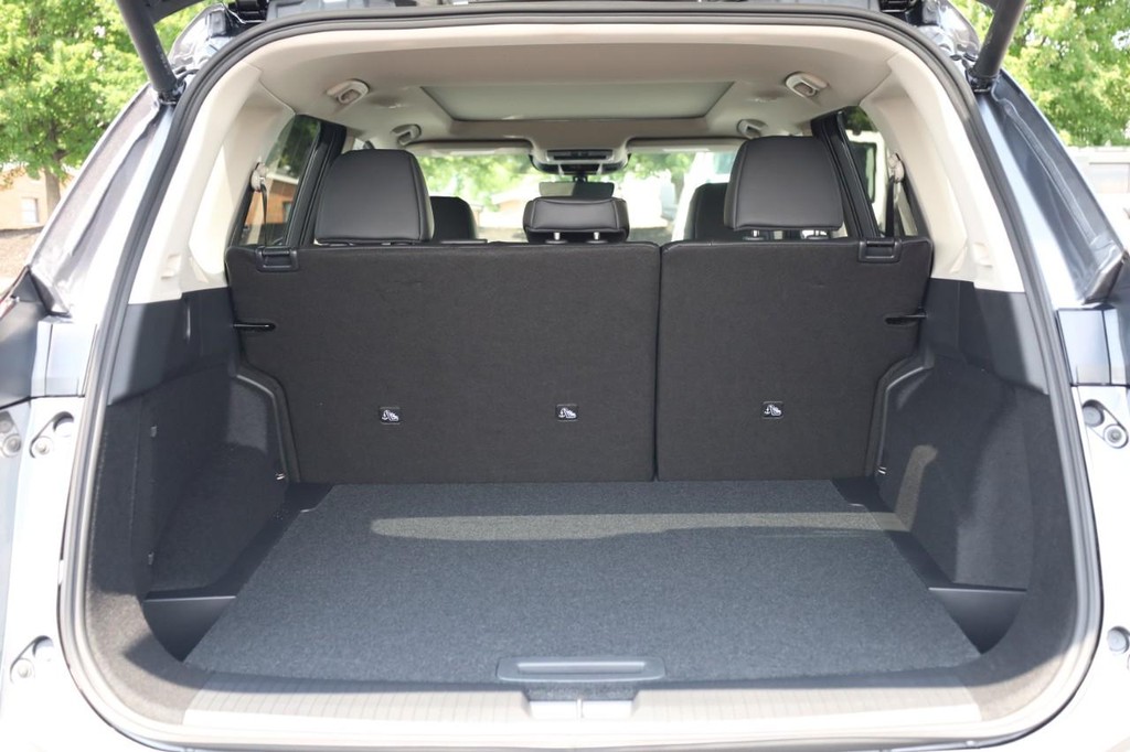 Nissan Rogue Vehicle Image 07