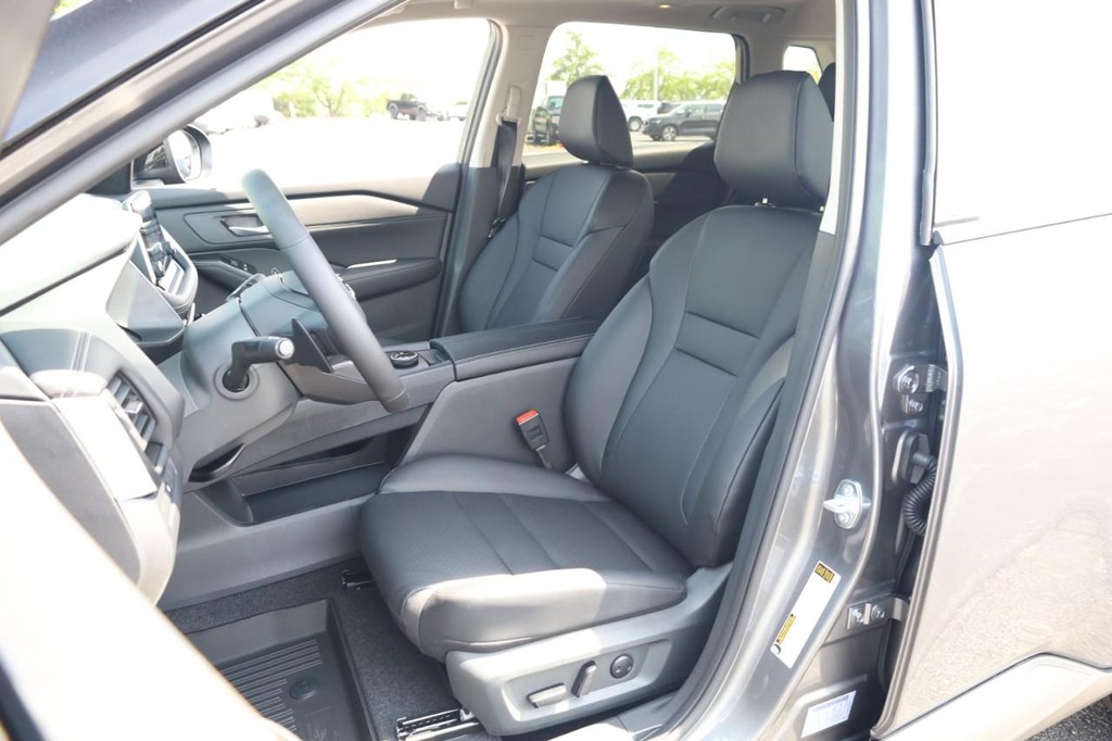 Nissan Rogue Vehicle Image 08