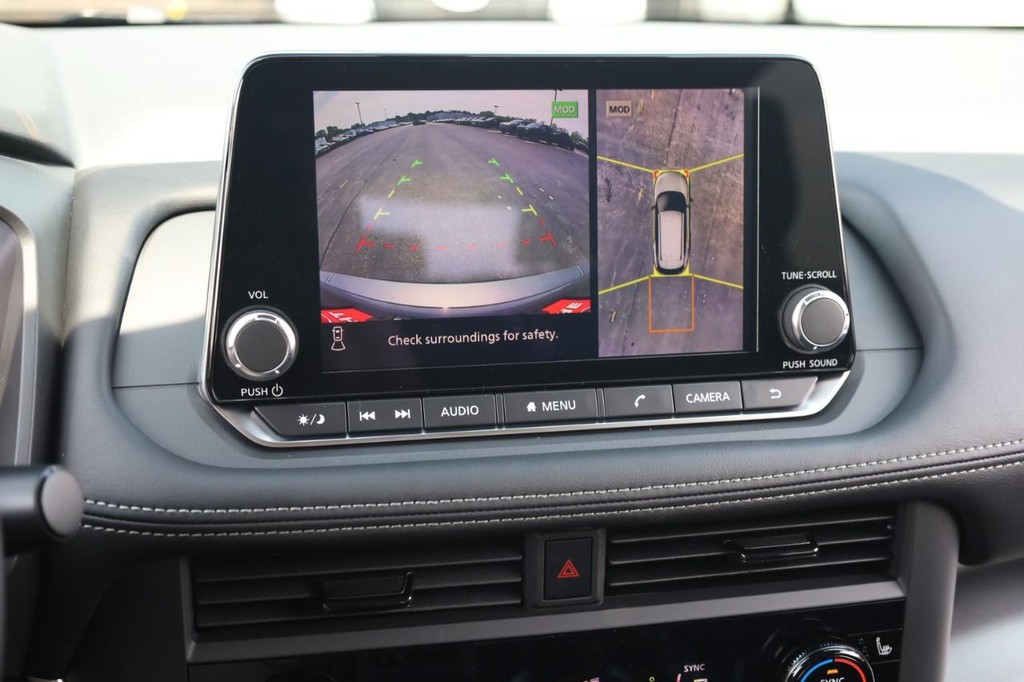 Nissan Rogue Vehicle Image 12
