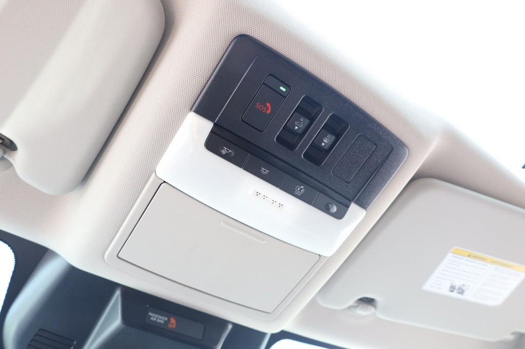 Nissan Rogue Vehicle Image 17