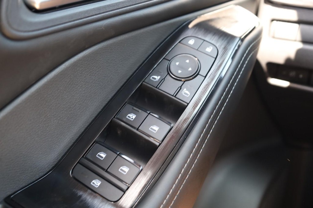 Nissan Rogue Vehicle Image 18