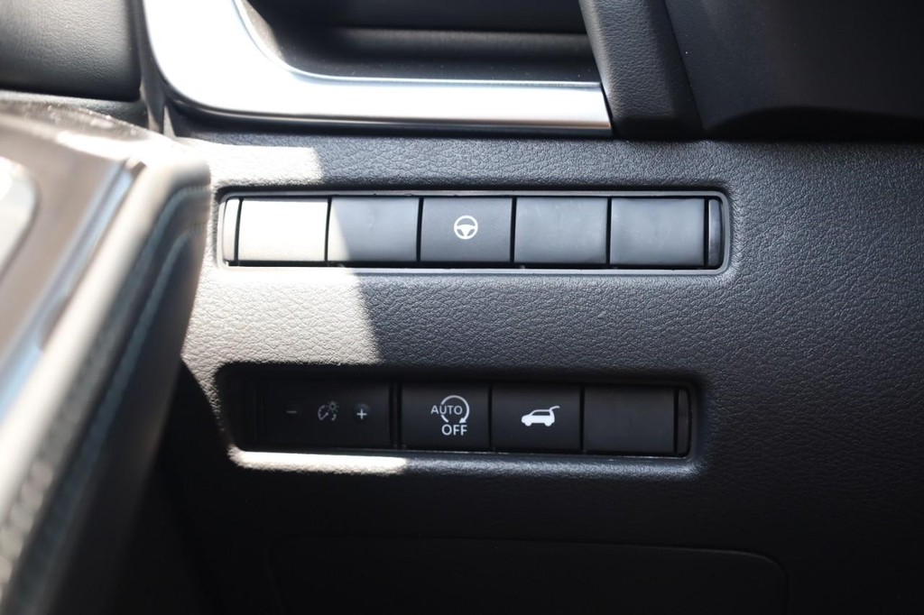 Nissan Rogue Vehicle Image 19