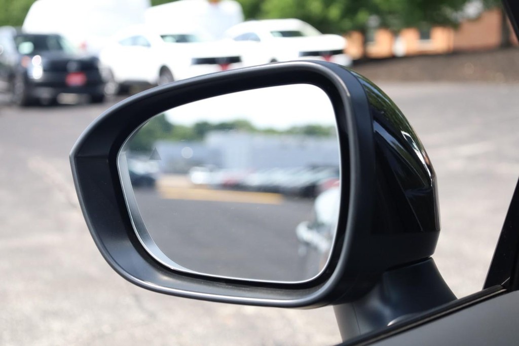 Nissan Rogue Vehicle Image 20