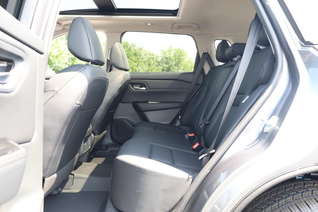 Nissan Rogue Vehicle Image 22