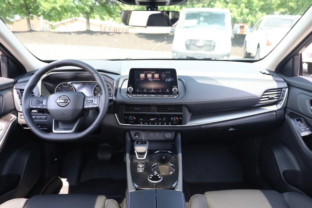 Nissan Rogue Vehicle Image 23