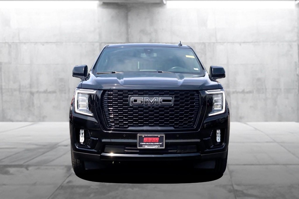 GMC Yukon XL Vehicle Full-screen Gallery Image 04