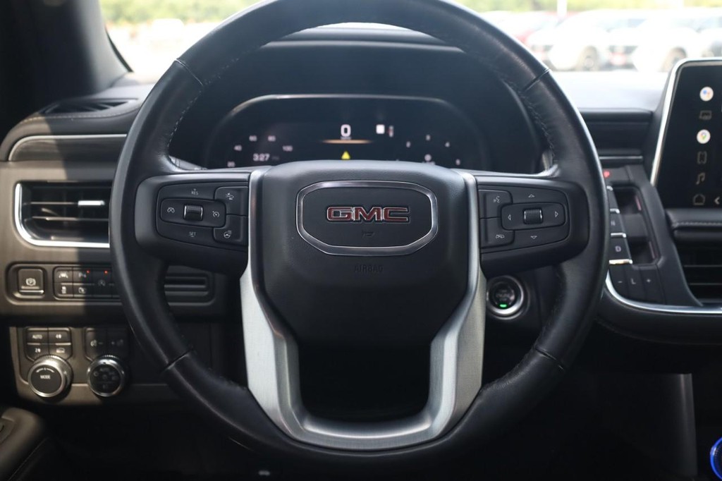 GMC Yukon XL Vehicle Full-screen Gallery Image 08