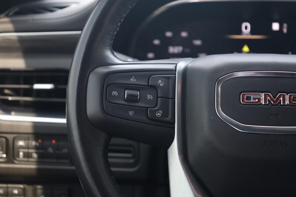 GMC Yukon XL Vehicle Full-screen Gallery Image 10