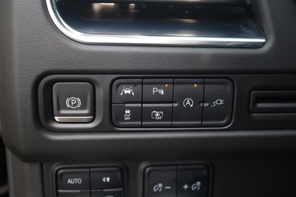 GMC Yukon XL Vehicle Full-screen Gallery Image 13