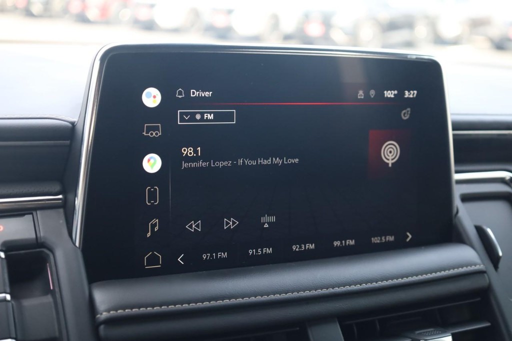 GMC Yukon XL Vehicle Full-screen Gallery Image 15