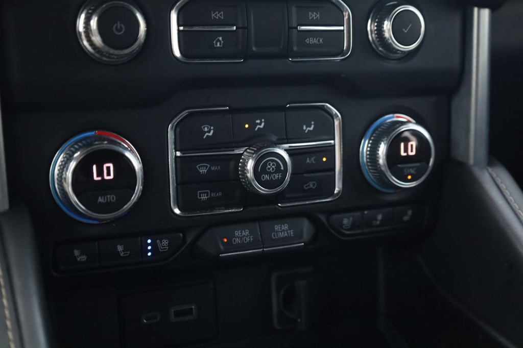 GMC Yukon XL Vehicle Full-screen Gallery Image 17