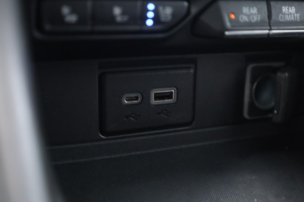 GMC Yukon XL Vehicle Full-screen Gallery Image 19