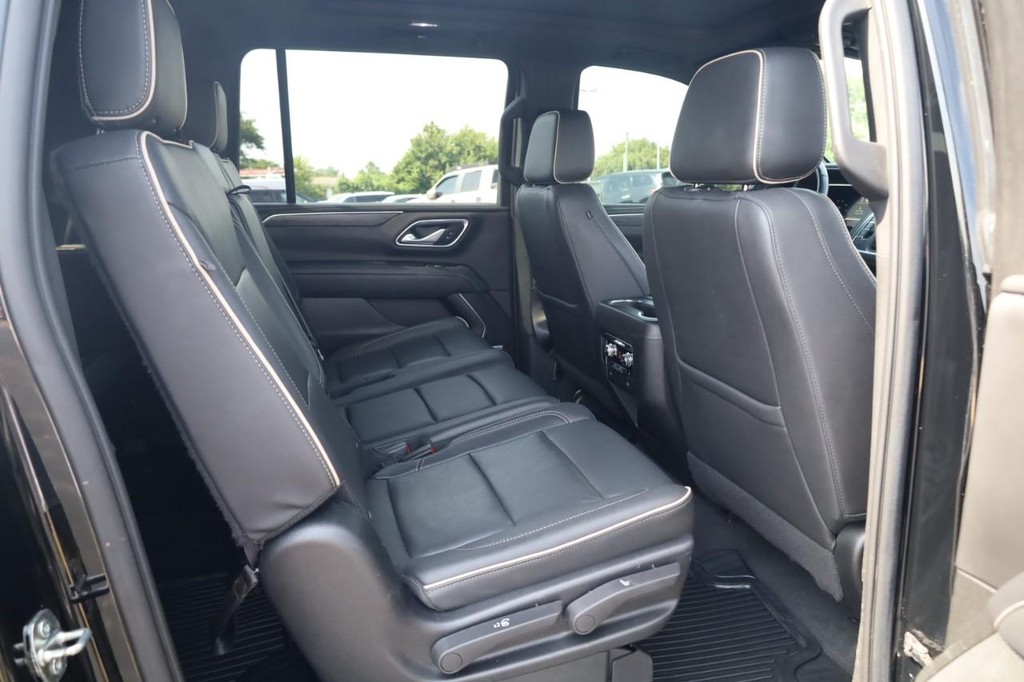 GMC Yukon XL Vehicle Full-screen Gallery Image 22