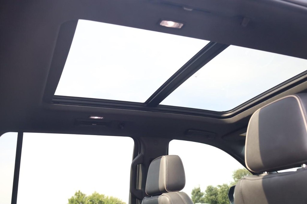 GMC Yukon XL Vehicle Full-screen Gallery Image 26
