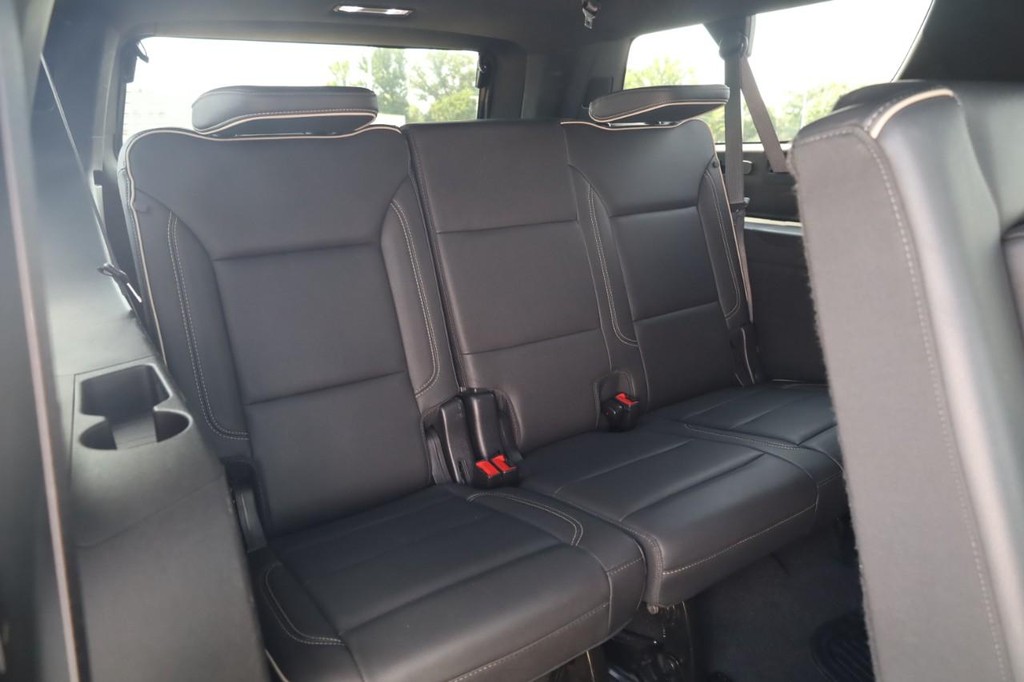 GMC Yukon XL Vehicle Full-screen Gallery Image 27