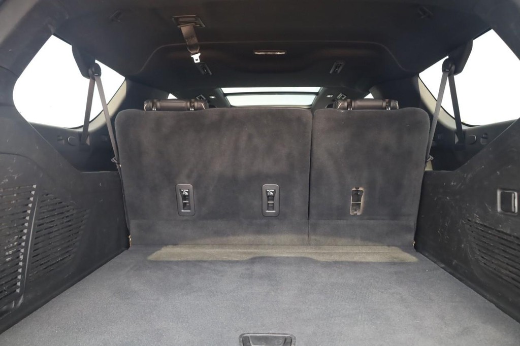GMC Yukon XL Vehicle Full-screen Gallery Image 28