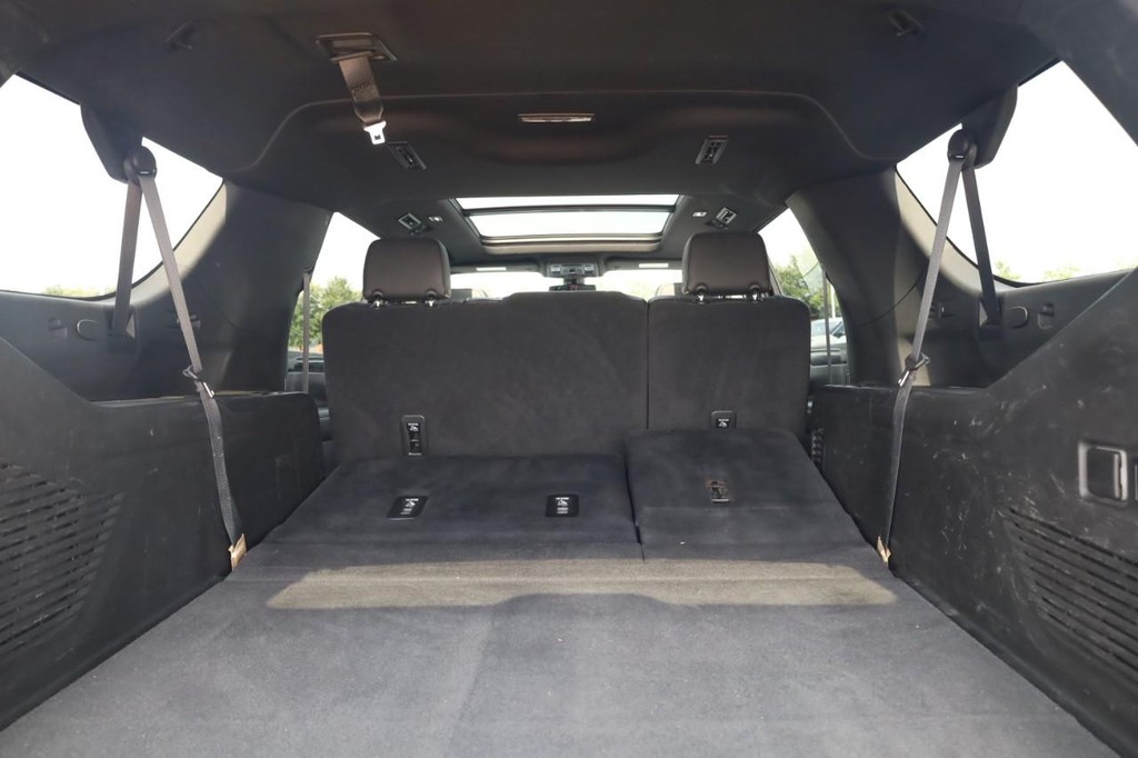 GMC Yukon XL Vehicle Full-screen Gallery Image 29