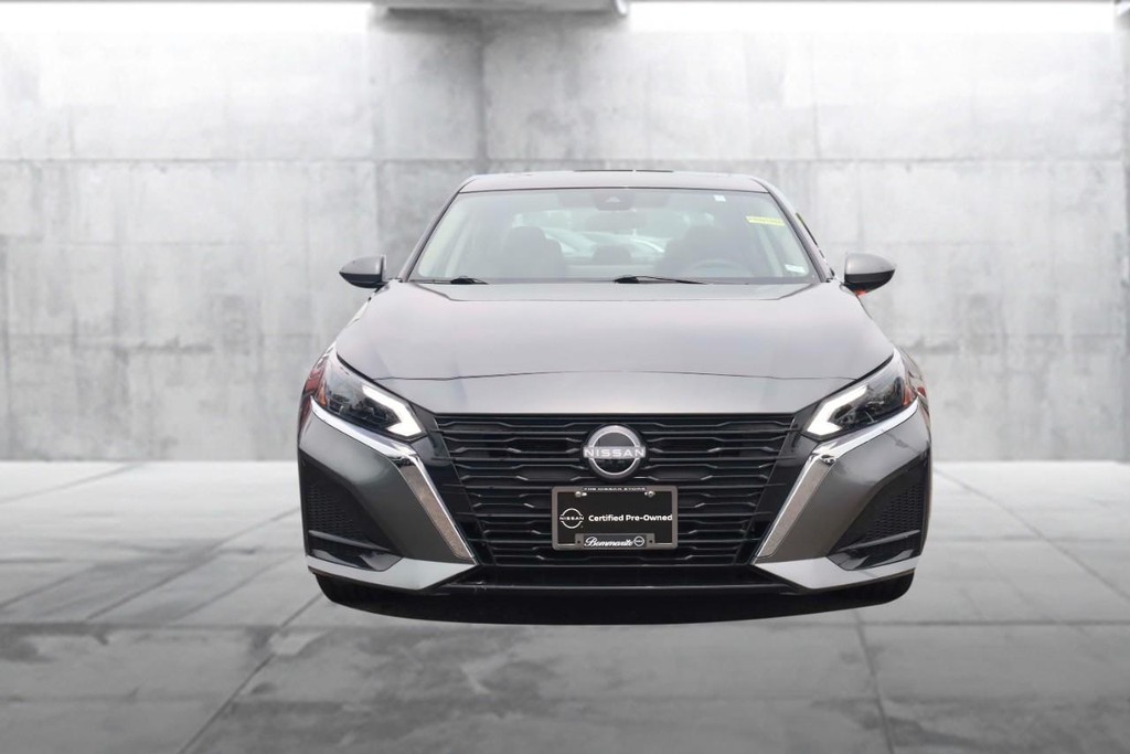 Nissan Altima Vehicle Image 04