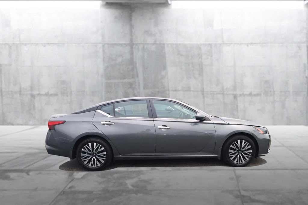 Nissan Altima Vehicle Image 05