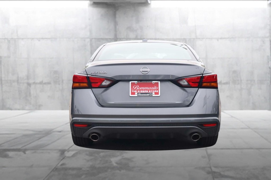 Nissan Altima Vehicle Image 06