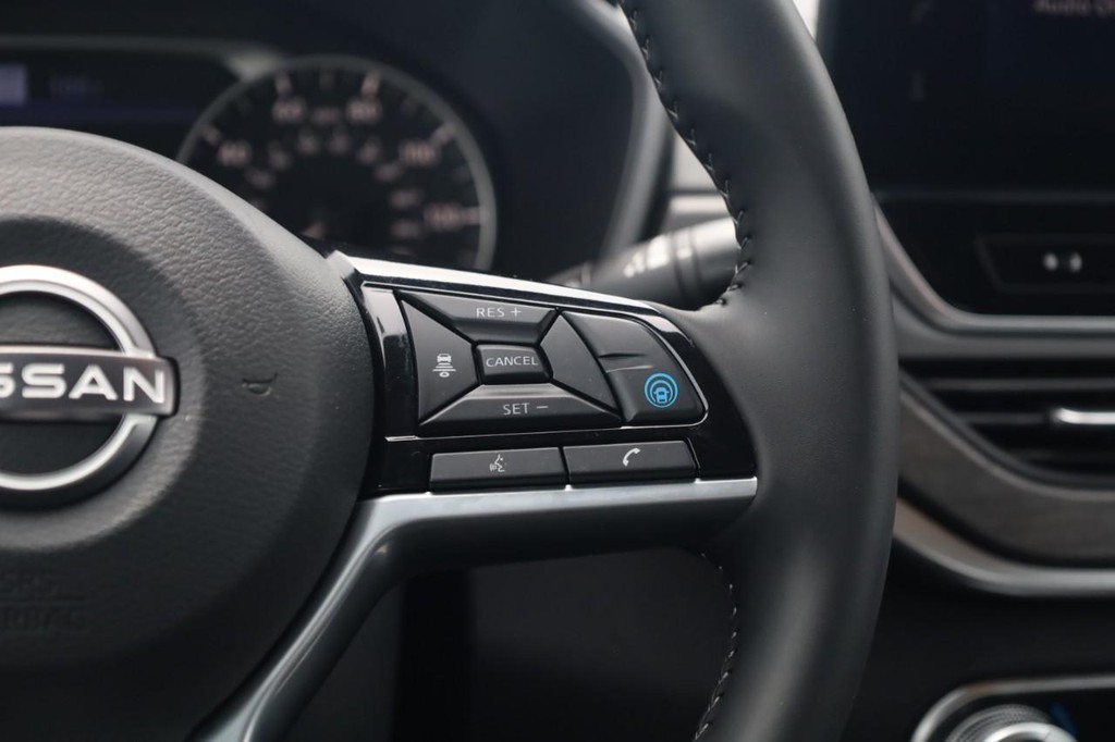 Nissan Altima Vehicle Image 09