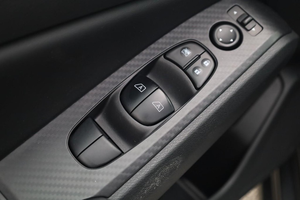 Nissan Altima Vehicle Image 11