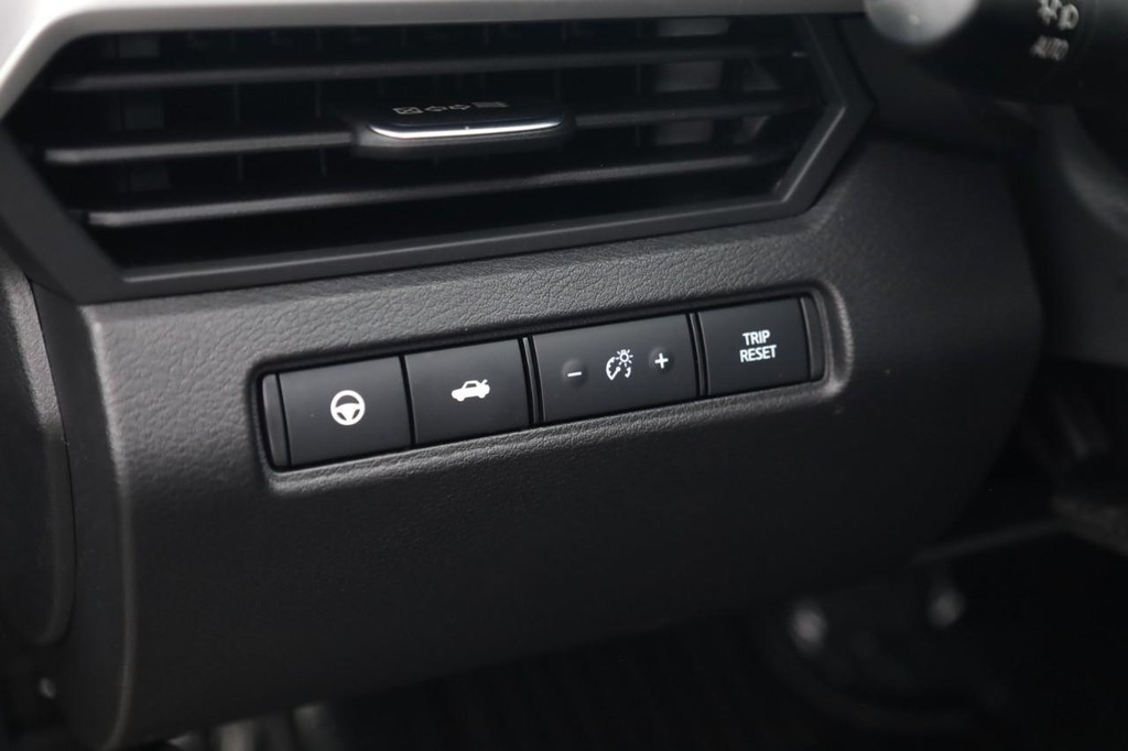 Nissan Altima Vehicle Image 12