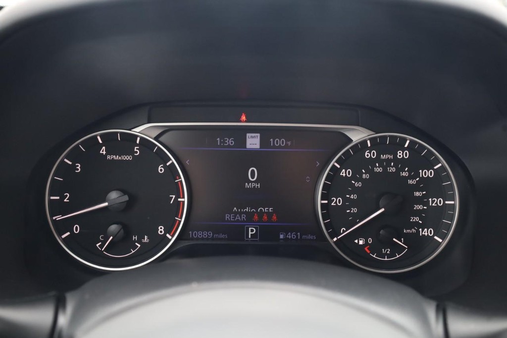 Nissan Altima Vehicle Image 13