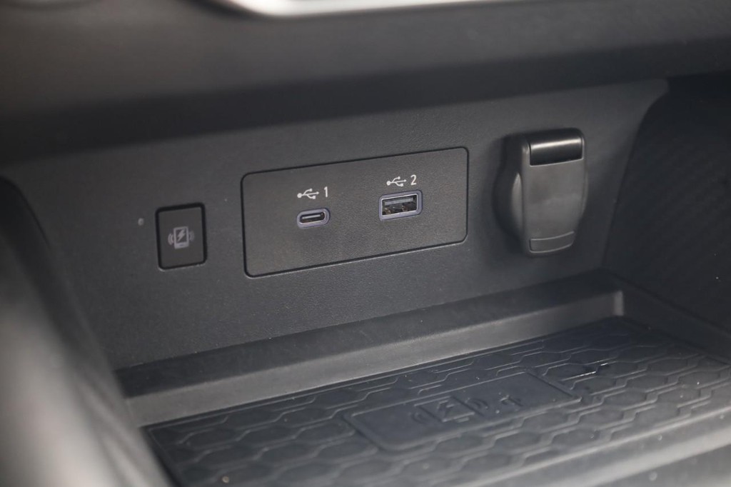 Nissan Altima Vehicle Image 17