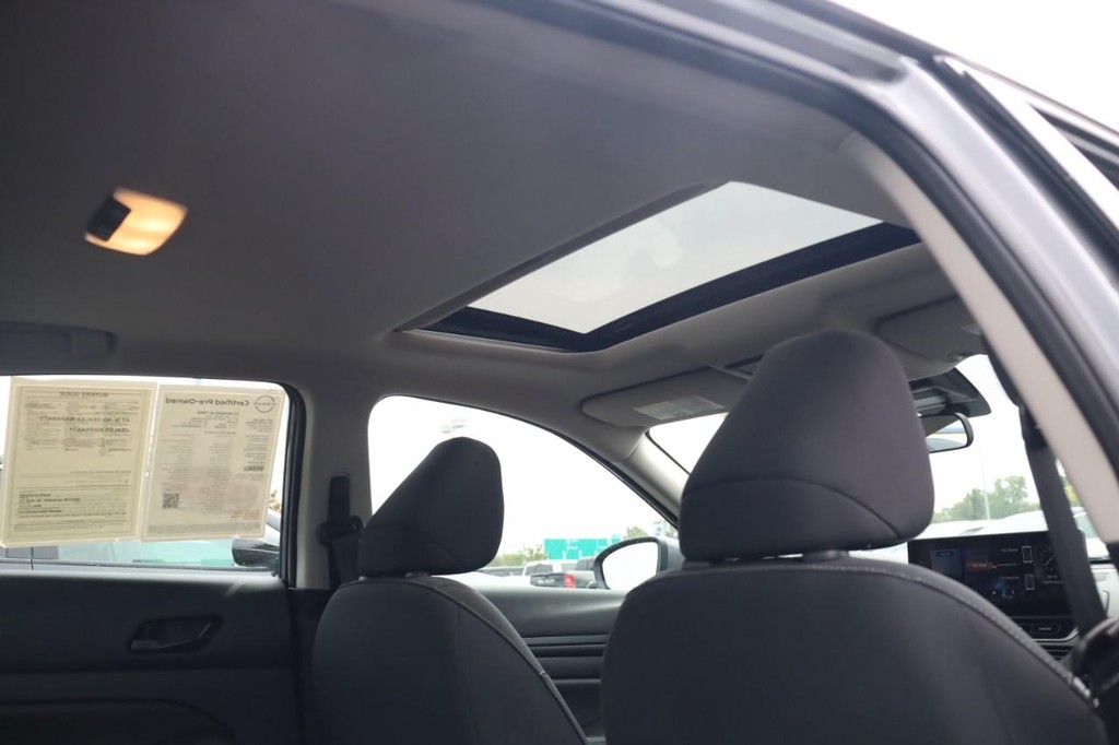Nissan Altima Vehicle Image 24