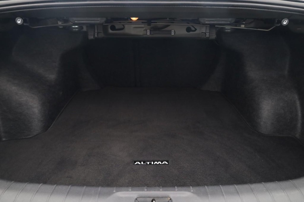 Nissan Altima Vehicle Image 25