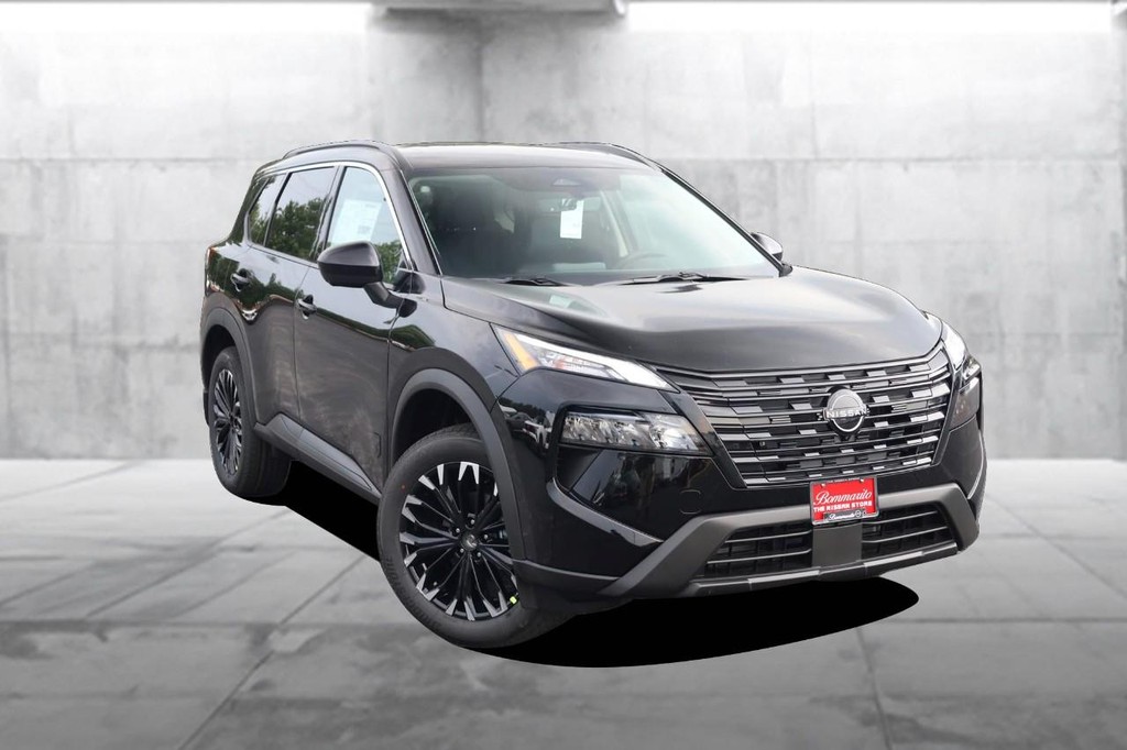 Nissan Rogue Vehicle Full-screen Gallery Image 2