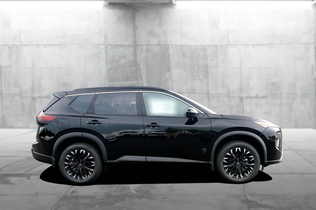 Nissan Rogue Vehicle Full-screen Gallery Image 5