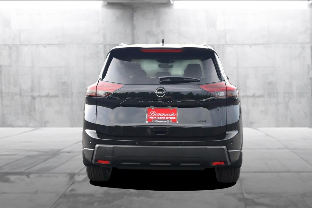 Nissan Rogue Vehicle Full-screen Gallery Image 6