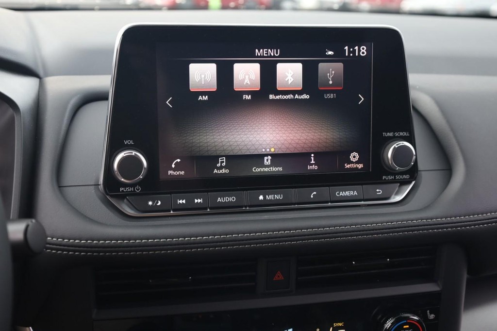 Nissan Rogue Vehicle Full-screen Gallery Image 11