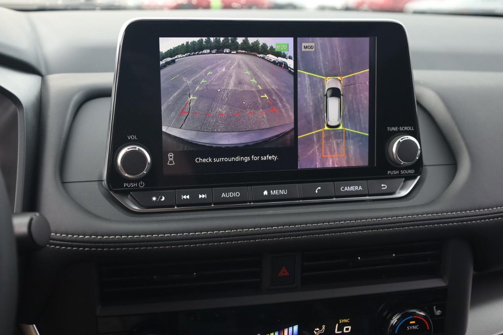 Nissan Rogue Vehicle Full-screen Gallery Image 12