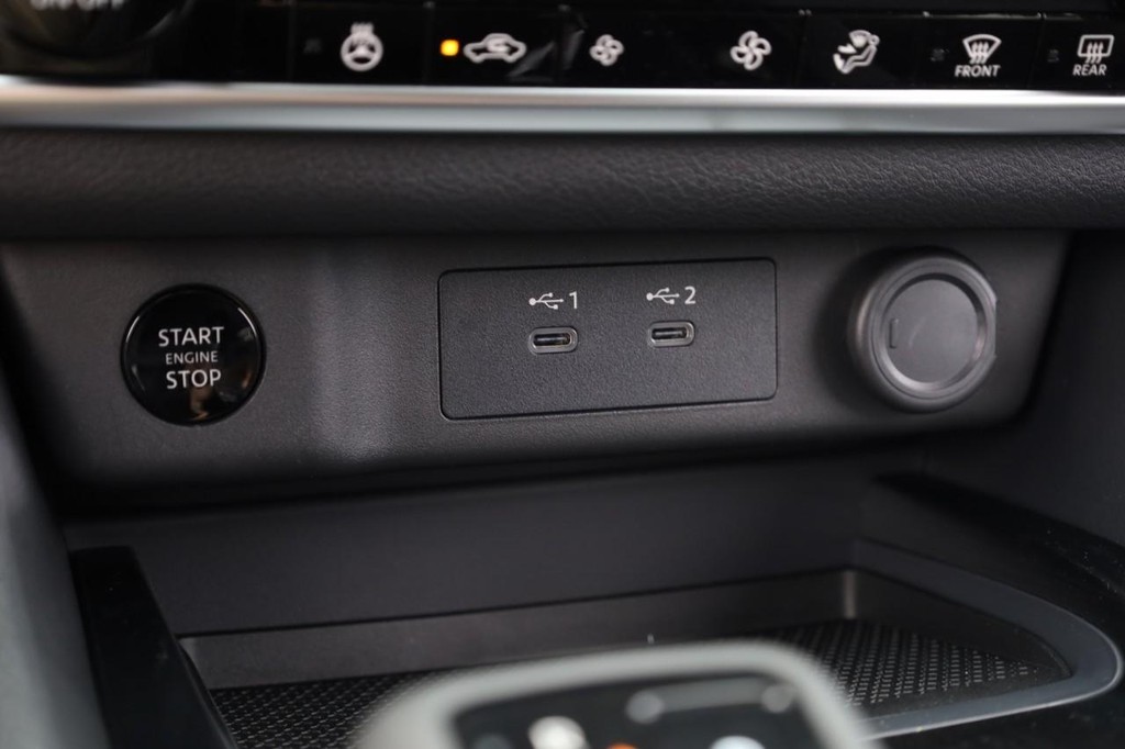 Nissan Rogue Vehicle Full-screen Gallery Image 14